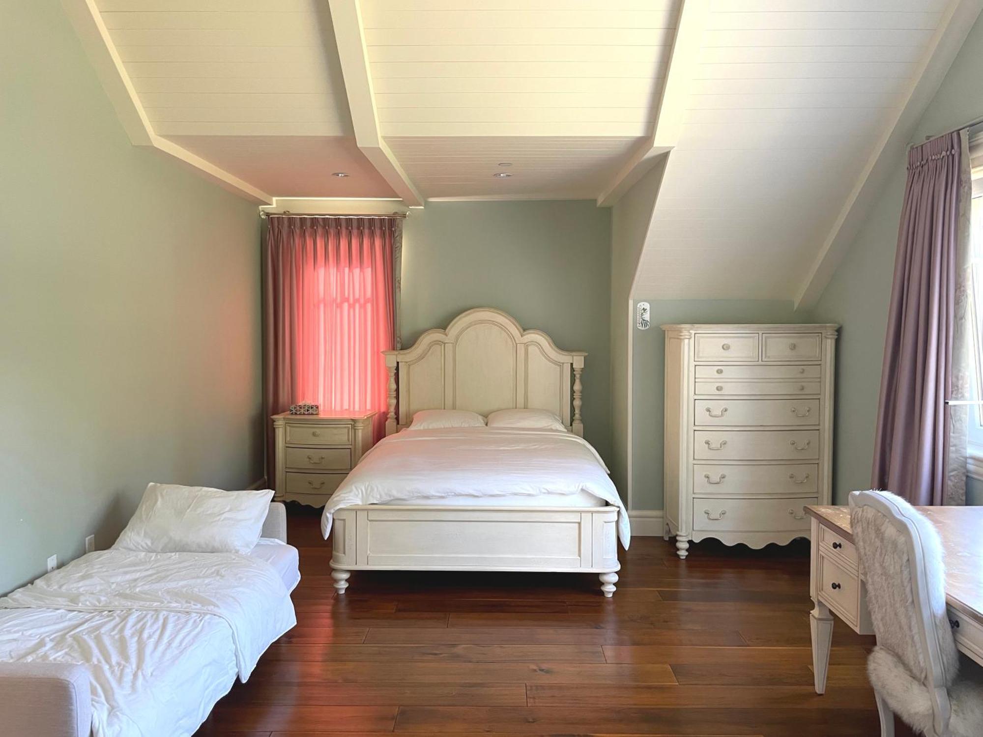 Spacious Cozy House In West Homestay